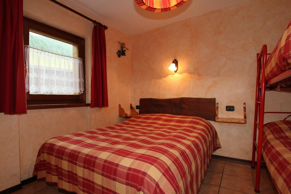 Residence Trompe-L'Oeil Champoluc Oda fotoğraf